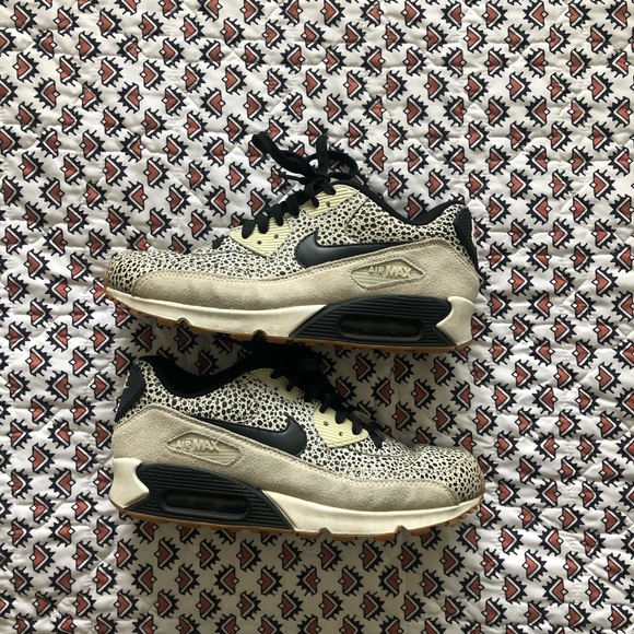 Nike Shoes - Nike Air Max - black and white speckled